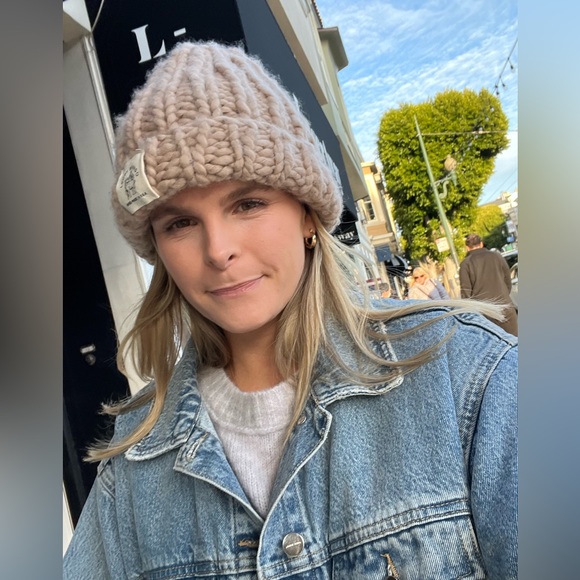 Meet your Posher, Carly - Picture 1 of 2